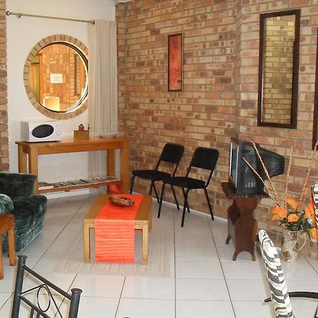 8 Royal Palm B&B Umhlanga Bagian luar foto