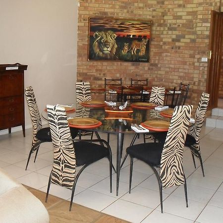 8 Royal Palm B&B Umhlanga Bagian luar foto
