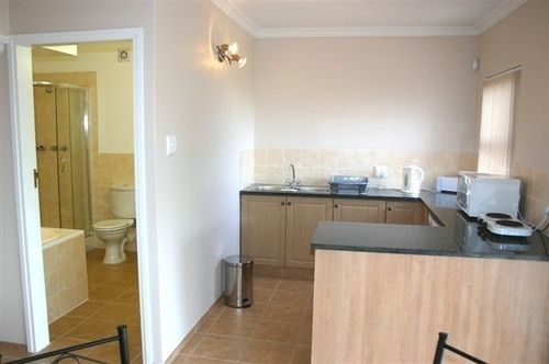 8 Royal Palm B&B Umhlanga Bagian luar foto