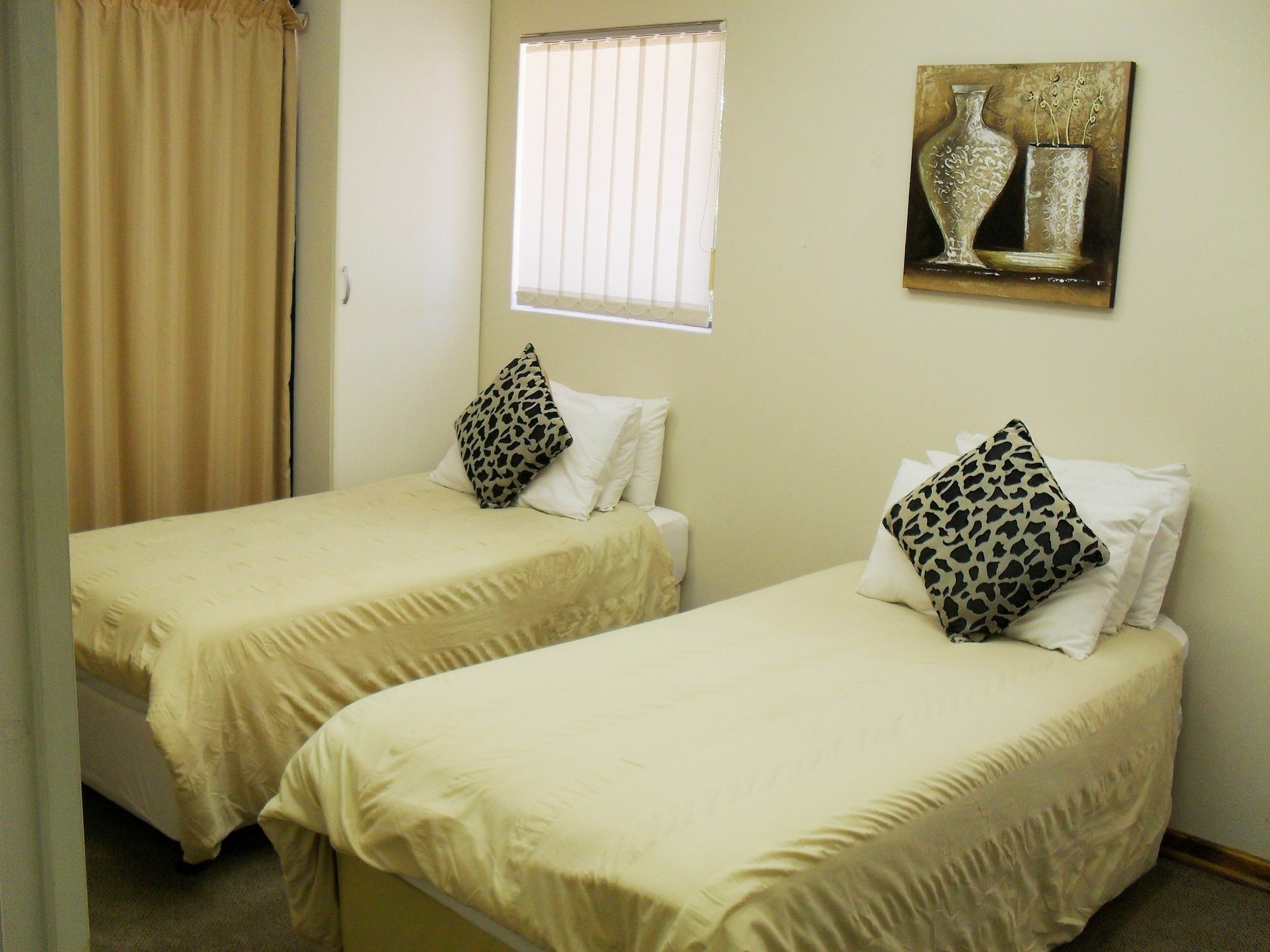8 Royal Palm B&B Umhlanga Bagian luar foto