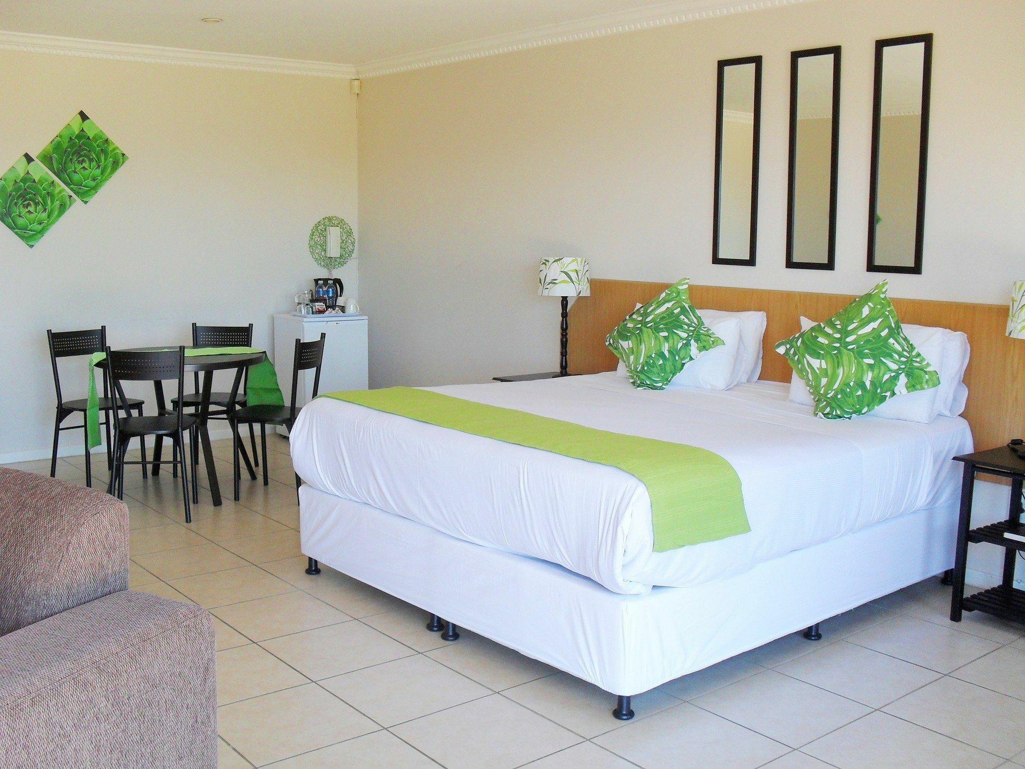 8 Royal Palm B&B Umhlanga Bagian luar foto