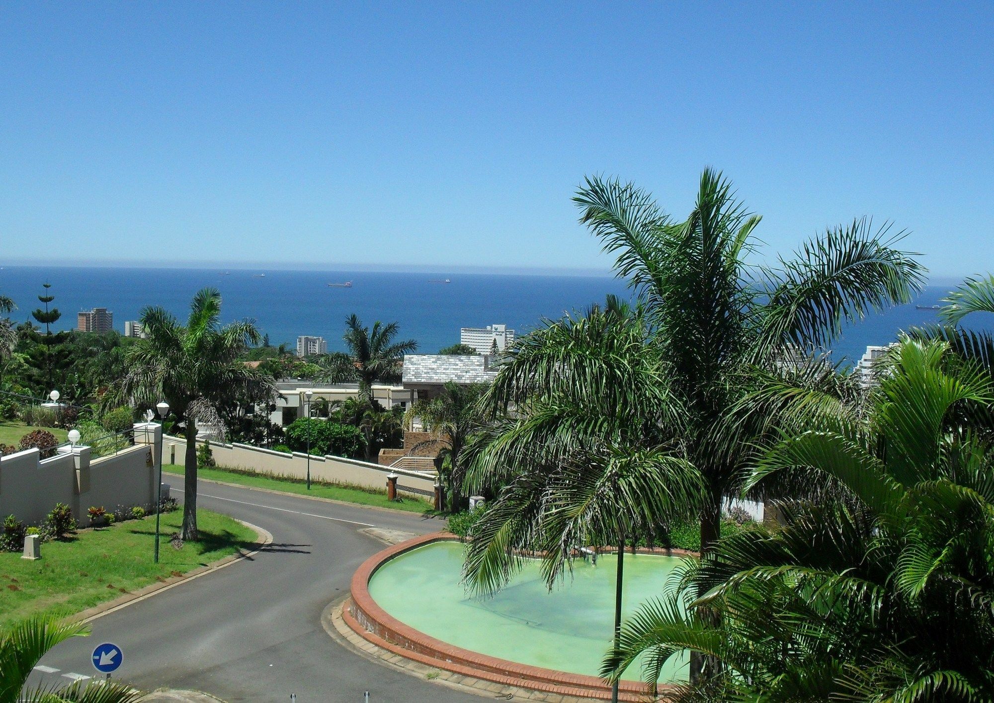 8 Royal Palm B&B Umhlanga Bagian luar foto