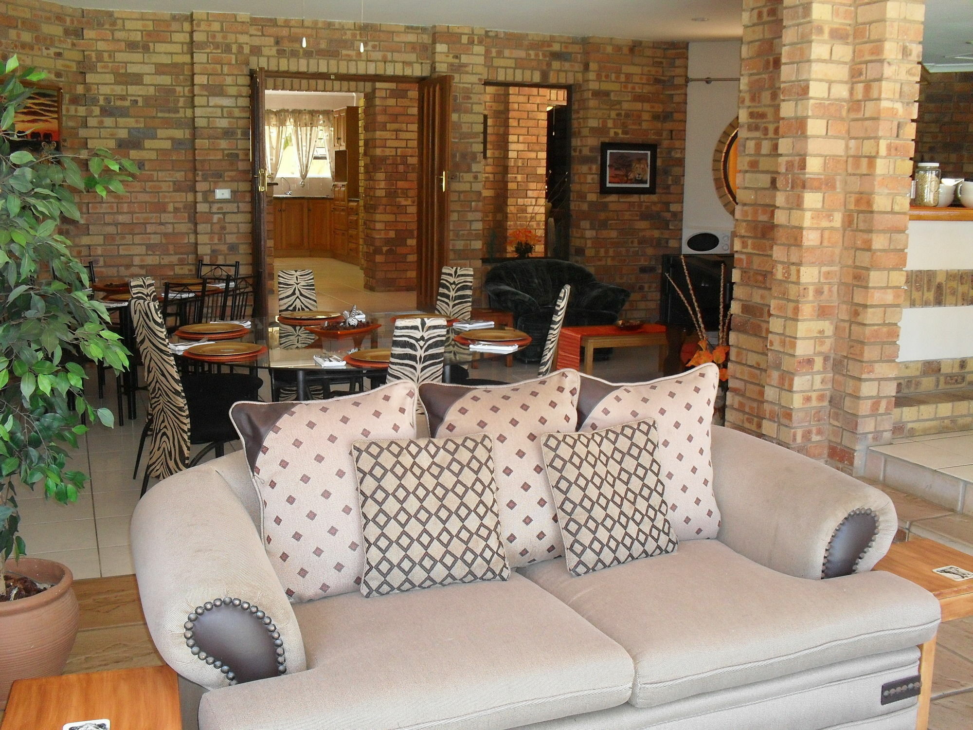 8 Royal Palm B&B Umhlanga Bagian luar foto